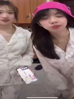 YUQ-825 吃瓜女主播走光闪现这几个小姐姐颜值不错真空上阵